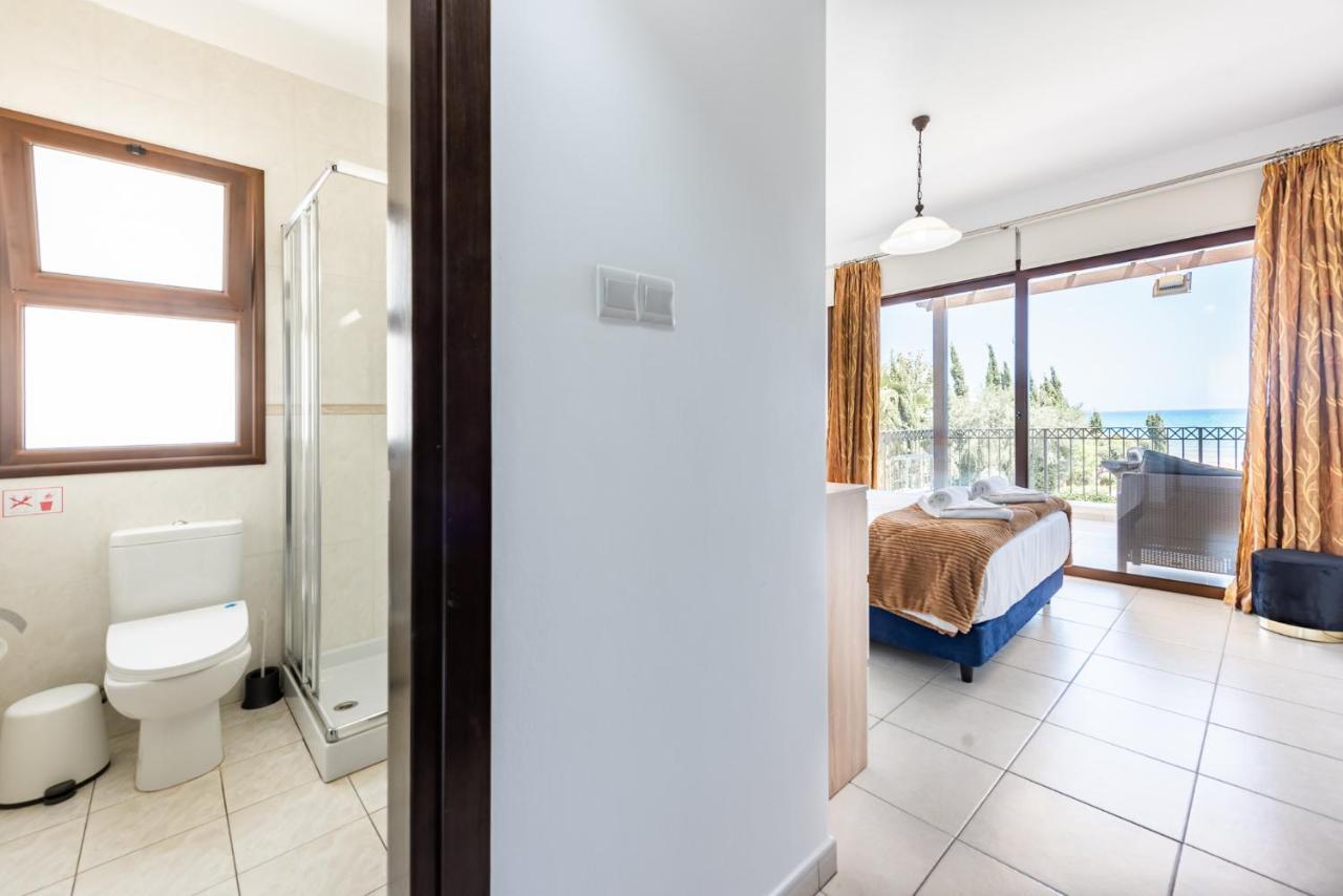 Sea Front Oceanus H3 By Ezoria Villas Ayía Nápa Extérieur photo